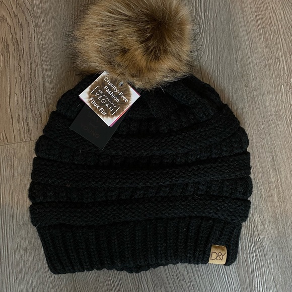 Knit toque with faux fur Pom pom - Picture 1 of 1